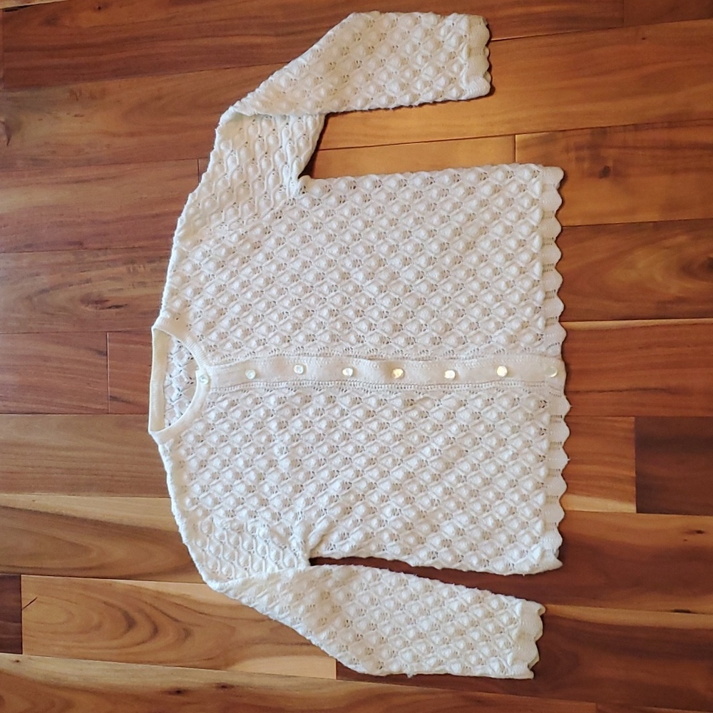 🎉🎉🎉 3/$15 🎉🎉🎉Cute Ivory Cardigan.